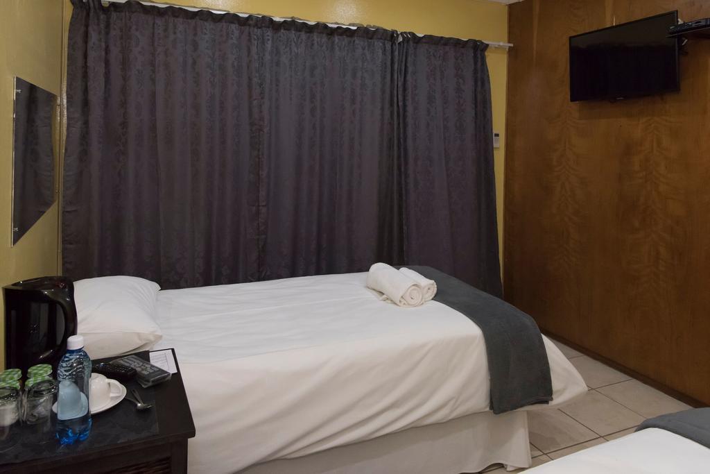 Hotel Unirift à Bloemfontein Extérieur photo